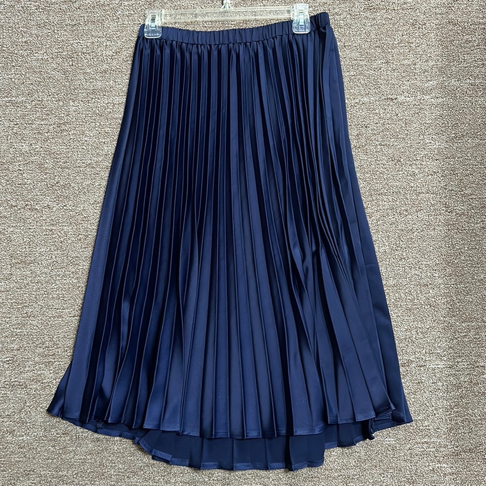 Brand new pleated navy skirt
